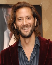 Генри Йен Кусик (Henry Ian Cusick)