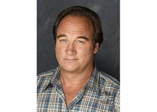 Джеймс Белуши (James Belushi)