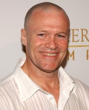 Майкл Рукер (Michael Rooker)