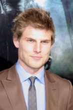 Трэвис Ван Винкл (Travis Van Winkle)