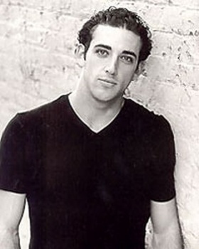 Фото Ari Zagaris