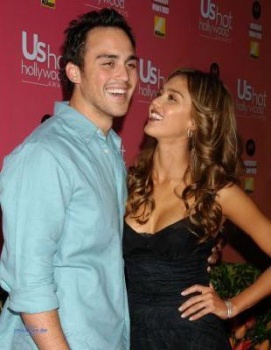 Фото Джошуа Альба