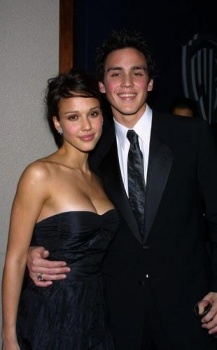 Фото Джошуа Альба