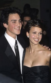 Фото Джошуа Альба