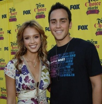 Фото Джошуа Альба