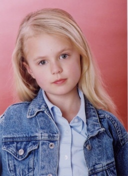 Фото Courtney Taylor Burness