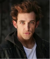 Фото Ari Zagaris