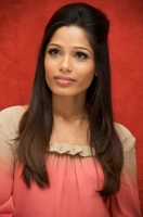 Фото Фрида Пинто